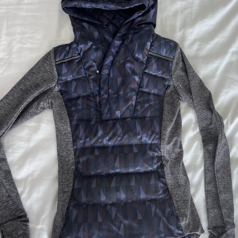 Lululemon fluff off down pullover SZ 4 - Stained Glass Love Nightfall Black